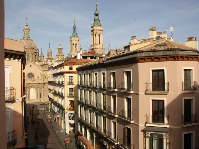 Dos Torres Pilar Suites- Balcones Con Vistas A La Ciudad Zaragoza Exterior foto
